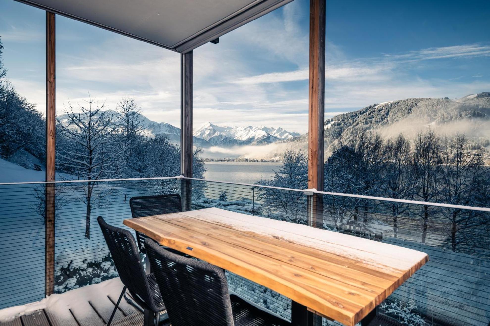 Bellevue Residences - Luxurious Lakeside Apartment *