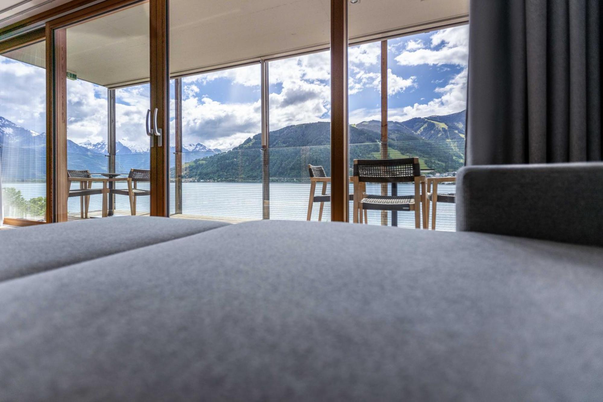 Bellevue Residences - Luxurious Lakeside Apartment