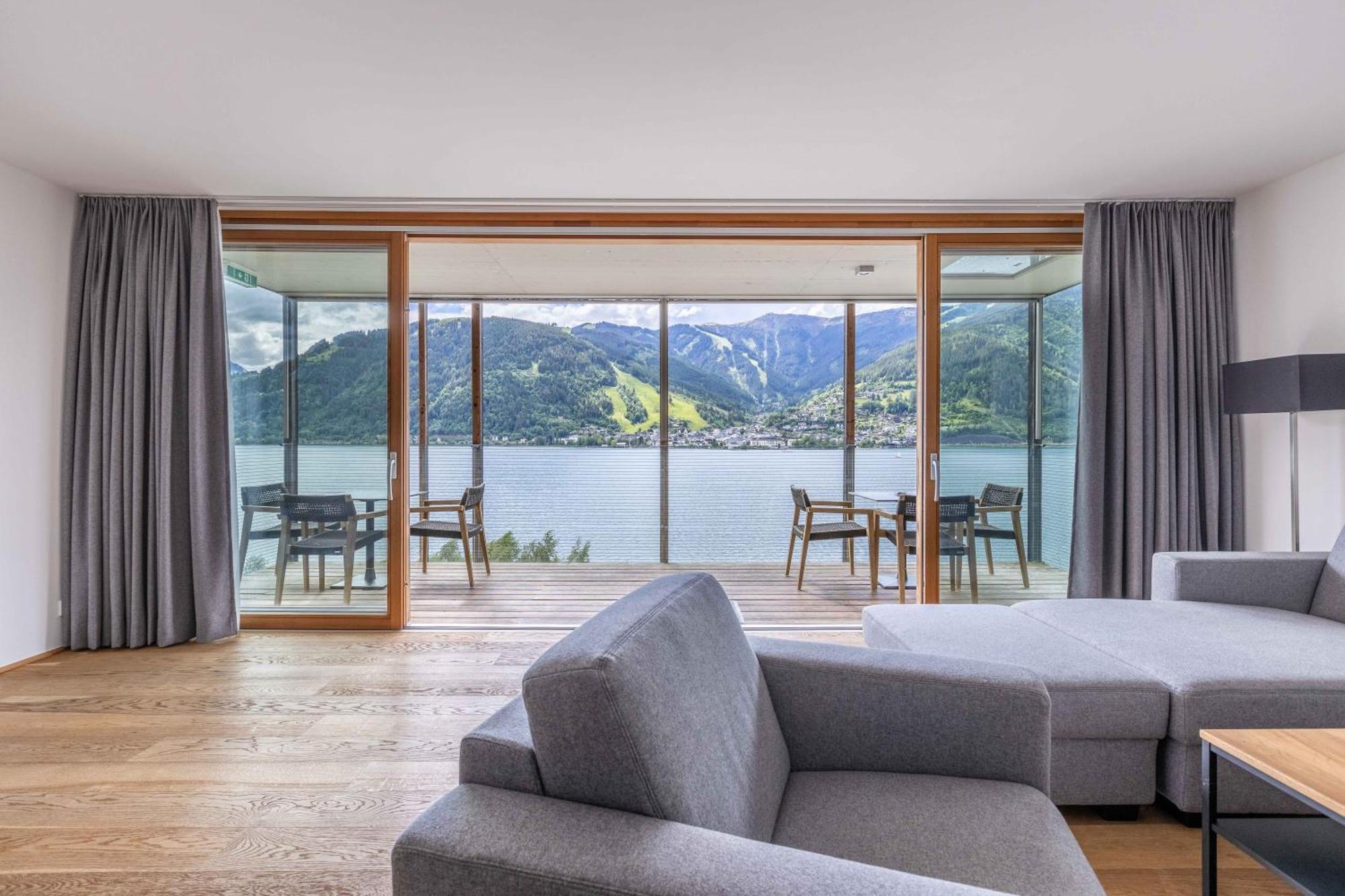 Bellevue Residences - Luxurious Lakeside Apartment *
