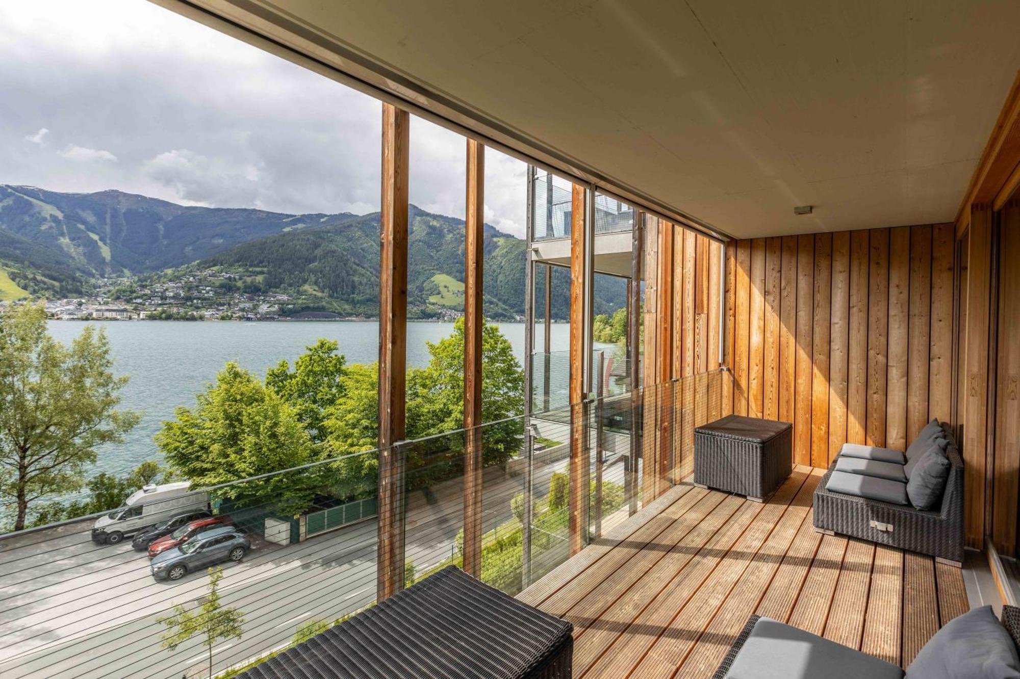 Bellevue Residences - Luxurious Lakeside Apartment *