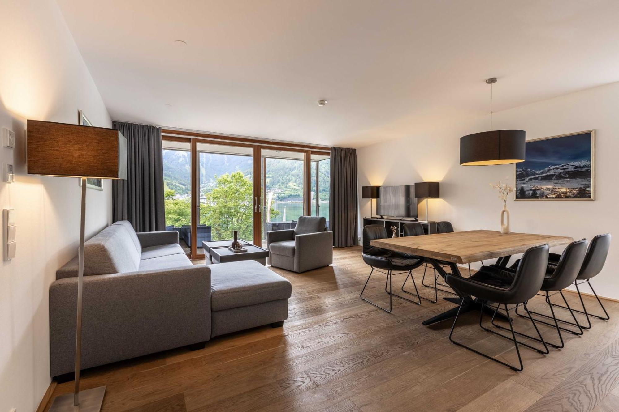 Bellevue Residences - Luxurious Lakeside Apartment