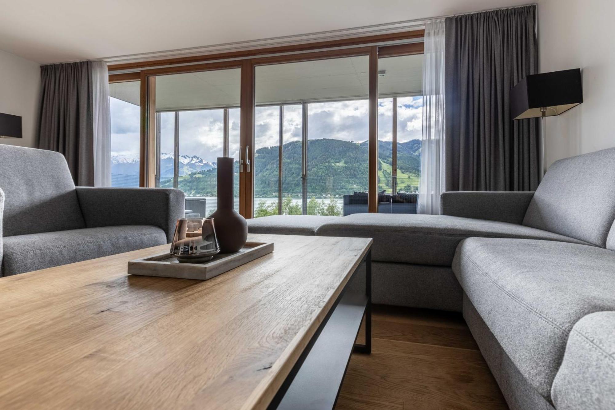 Bellevue Residences - Luxurious Lakeside Apartment