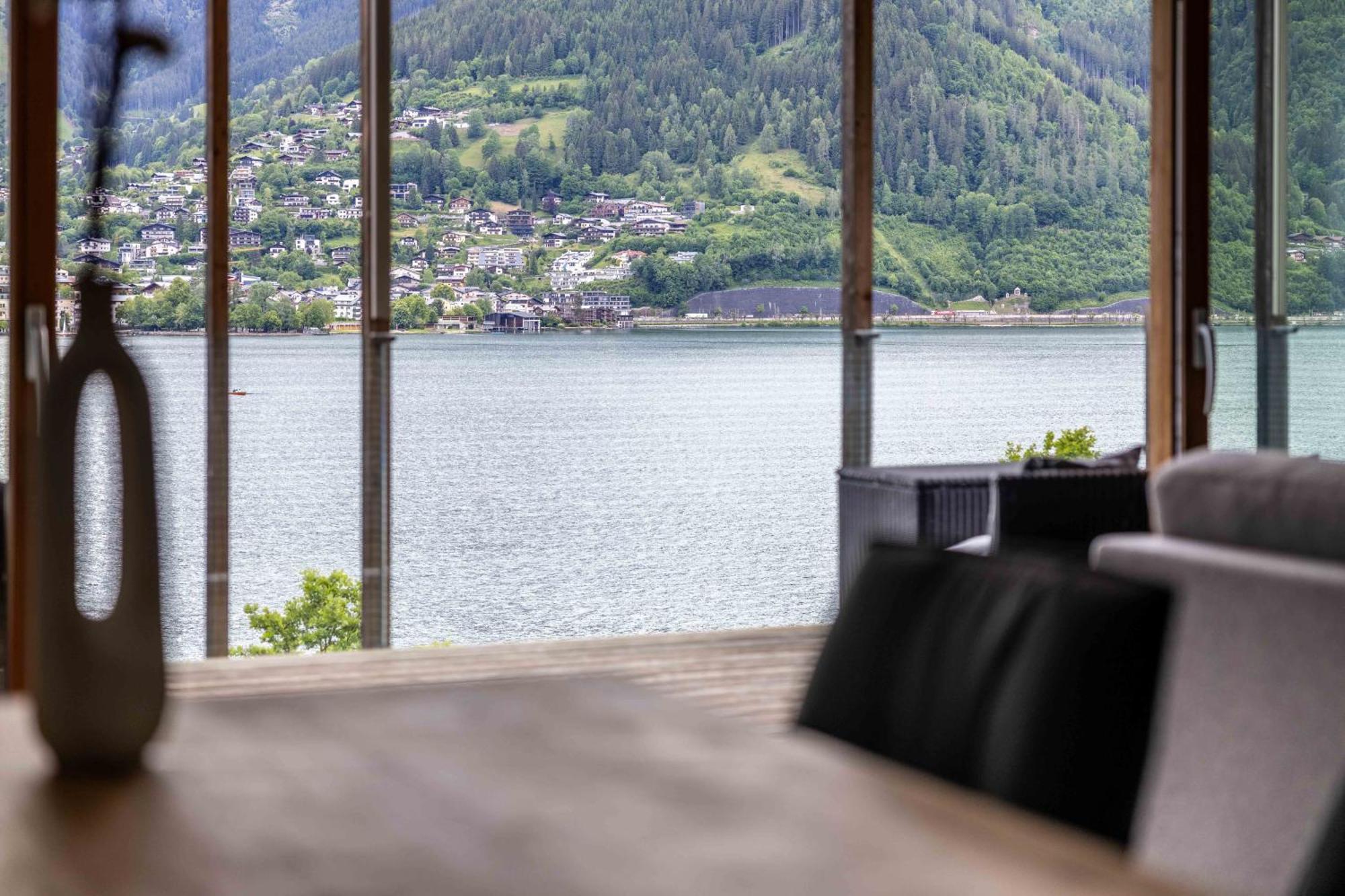 Bellevue Residences - Luxurious Lakeside Apartment *