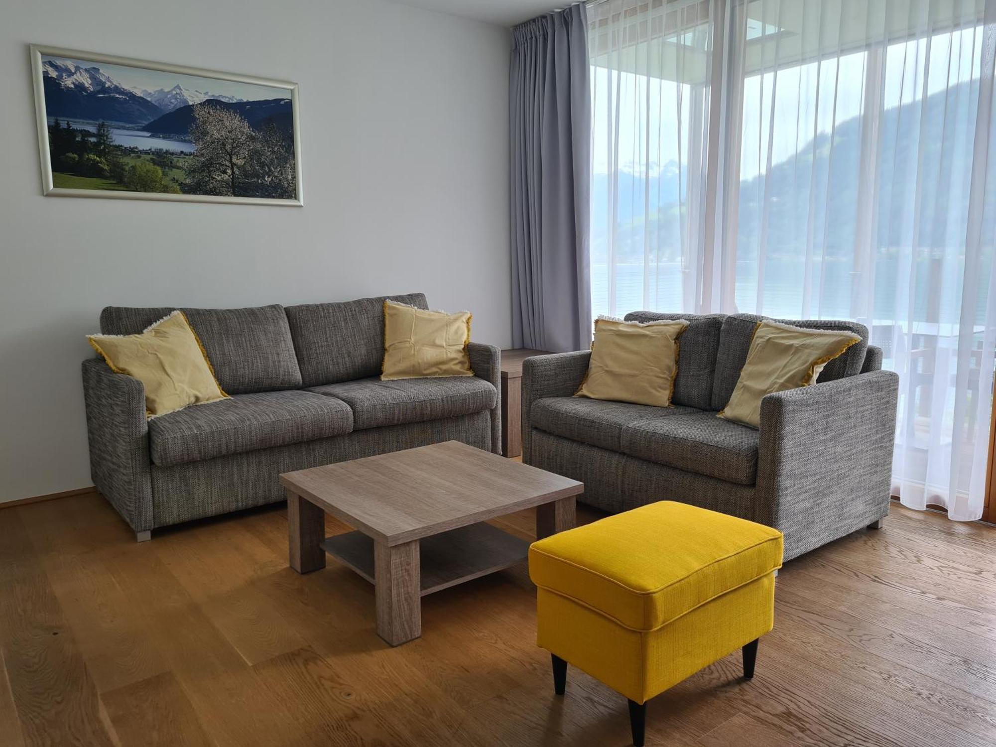 Bellevue Residences - Luxurious Lakeside Apartment
